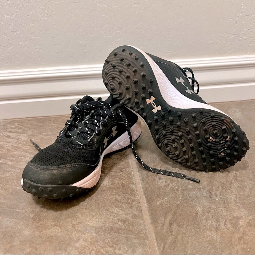 Youth Under Armour Turf Cleats, size 3